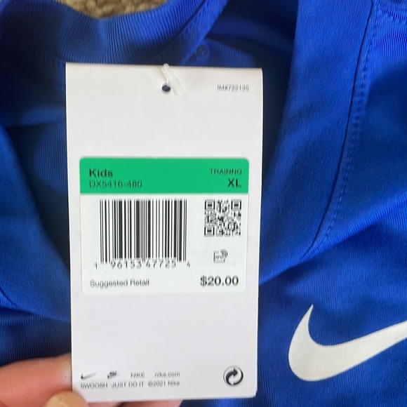 Nike DRI-FIT tee - Picture 3 of 3